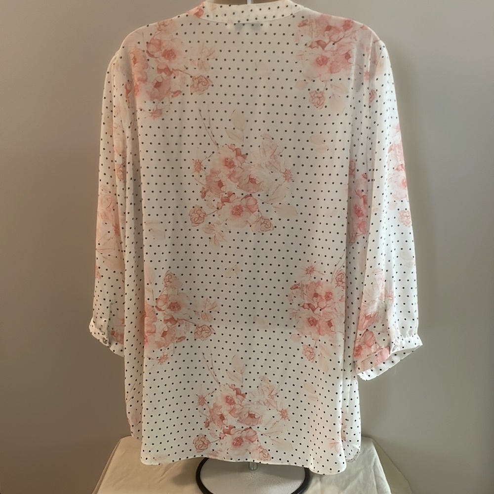 Rose & Olive White Floral Polka Dot V-Neck Blouse - Picture 4 of 4